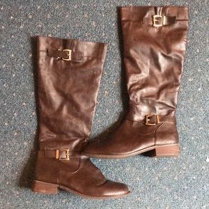 Women’s size 8.5 brown boots. Like new condition